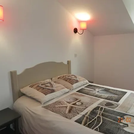 Maisonnette Au Bord Du Lac Holiday home *